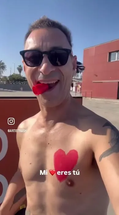 Mi corazón eres tú – street art in Barcelona: scene from the Art Is Trash video by Francisco de Pájaro