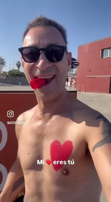 Mi corazón eres tú – street art in Barcelona: scene from the Art Is Trash video by Francisco de Pájaro