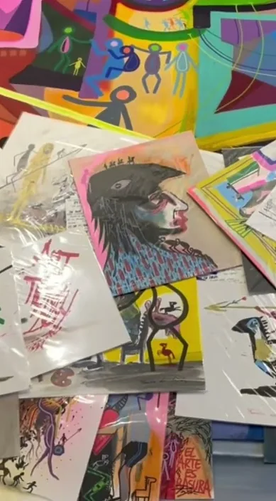 Mi studio es el premio al trabajo y el esfuerzo – street art in Barcelona: scene from the Art Is Trash video by Francisco de Pájaro