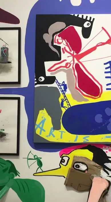 Mural con basura recolectada en museo de Pekín, China 2018 – street art in Barcelona: scene from the Art Is Trash video by Francisco de Pájaro