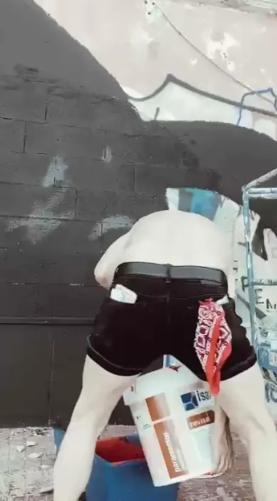 Mural en Mahón - Menorca. Work in progress… Mural en Mahón - Menorca. Work in progress – street art in Barcelona: scene from the Art Is Trash video by Francisco de Pájaro