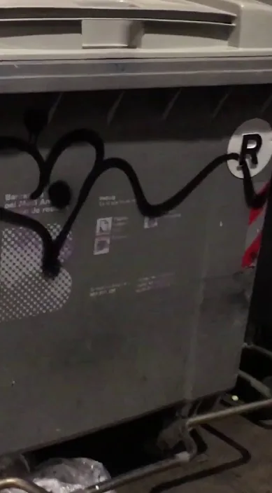 Nacido de un hombre destrozado – street art in Barcelona: scene from the Art Is Trash video by Francisco de Pájaro