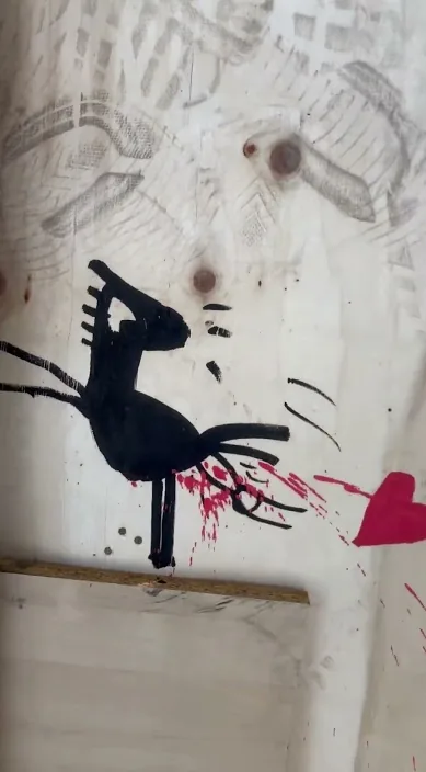 Nacimiento de un corazón – street art in Barcelona: scene from the Art Is Trash video by Francisco de Pájaro