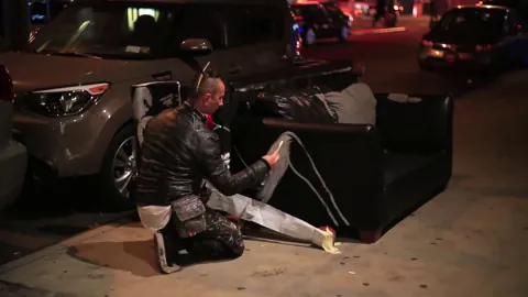 New york, 2016 – street art: scene from the Art Is Trash video by Francisco de Pájaro