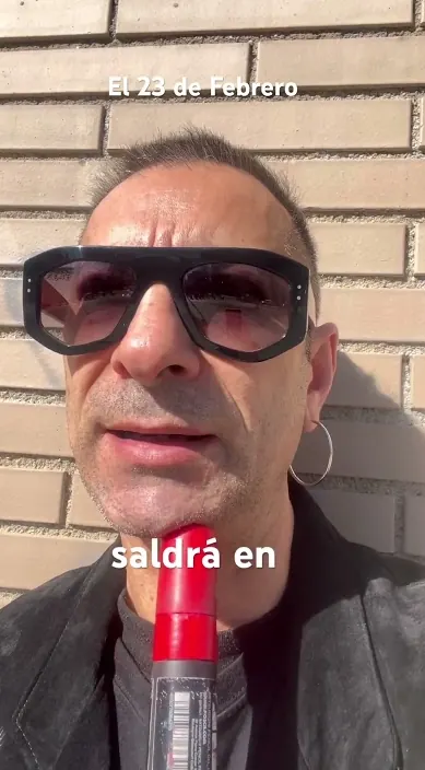 NUEVO LIBRO 📕 #franciscodepajaro #arteurbano #art #trashart Nuevo libro – street art in Barcelona: scene from the Art Is Trash video by Francisco de Pájaro