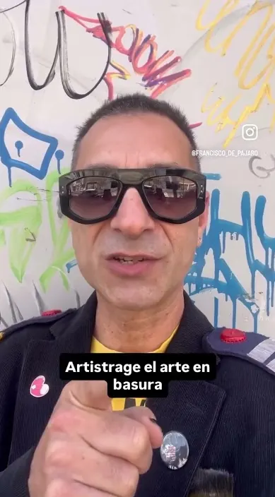 NUEVO LIBRO CON DIBUJO DE REGALO #franciscodepajaro #art #arteurbano Nuevo libro con dibujo de regalo – street art in Barcelona: scene from the Art Is Trash video by Francisco de Pájaro