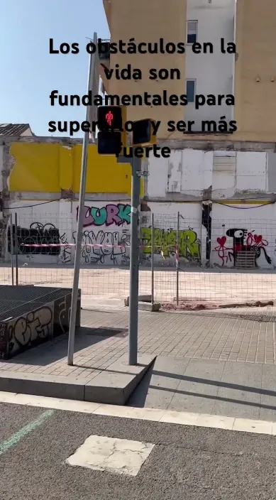 Obstáculos imprescindibles. www. es – street art: scene from the Art Is Trash video by Francisco de Pájaro