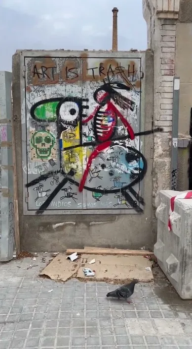 Pájaro guía www. es – street art in Barcelona: scene from the Art Is Trash video by Francisco de Pájaro