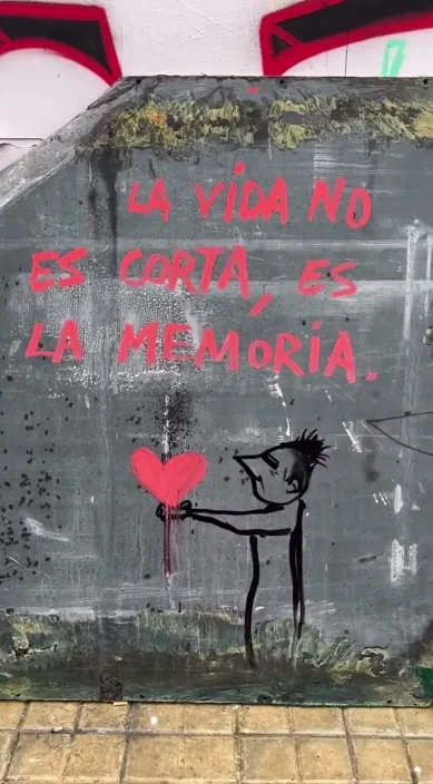 Pájaros – street art in Barcelona: scene from the Art Is Trash video by Francisco de Pájaro