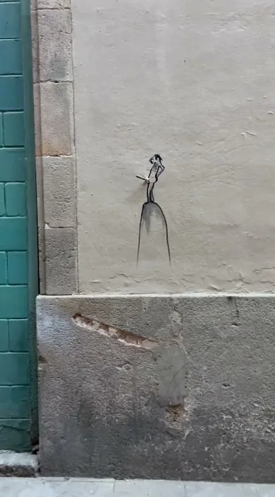 Palote es – street art in Barcelona: scene from the Art Is Trash video by Francisco de Pájaro