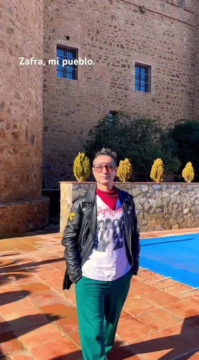PARADOR NACIONAL EN EXTREMADURA #franciscodepajaro #art #arteurbano #arte Parador nacional en extremadura – street art: scene from the Art Is Trash video by Francisco de Pájaro