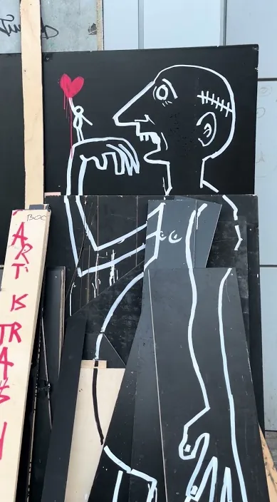 Pitera en la cabeza – street art in Barcelona: scene from the Art Is Trash video by Francisco de Pájaro