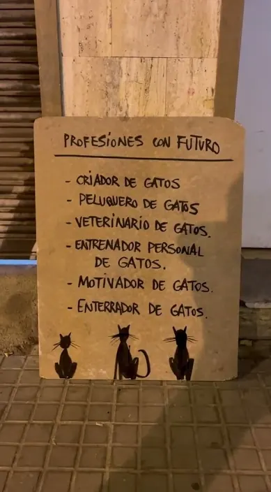 Profesiones con futuro www. es – street art in Barcelona: scene from the Art Is Trash video by Francisco de Pájaro