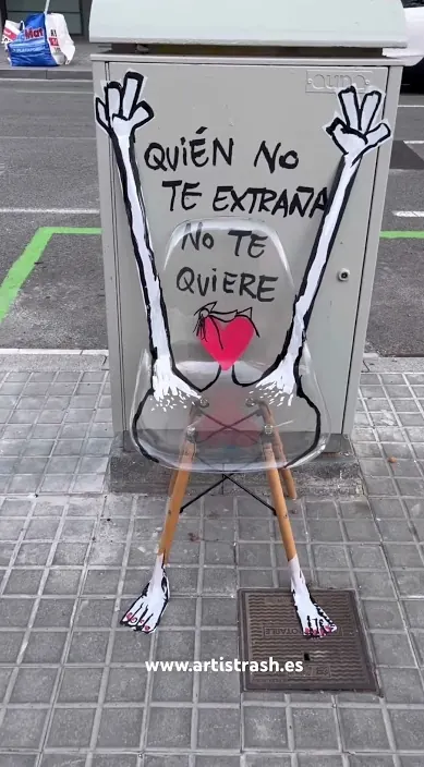 QUIEN TE EXTRAÑA #arteurbano #trashart #franciscodepajaro #art #streetart #streetart Quien te extraña – street art in Barcelona: scene from the Art Is Trash video by Francisco de Pájaro