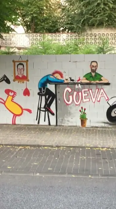 Representación de mis amigos fallecidos de la escena PunkRockers de los años 80/90 en Zafra – street art: scene from the Art Is Trash video by Francisco de Pájaro
