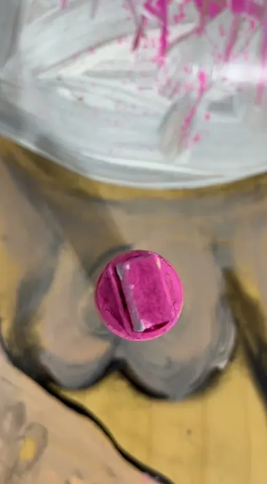 ROSA www. es – street art: scene from the Art Is Trash video by Francisco de Pájaro