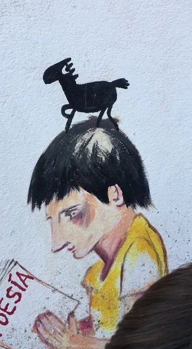 Sacando a los niños de la adicción a la tecnología – street art in Barcelona: scene from the Art Is Trash video by Francisco de Pájaro