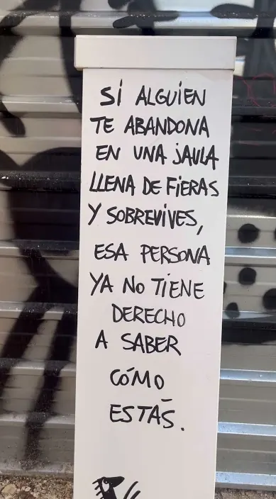 Si alguien te abandona – street art in Barcelona: scene from the Art Is Trash video by Francisco de Pájaro