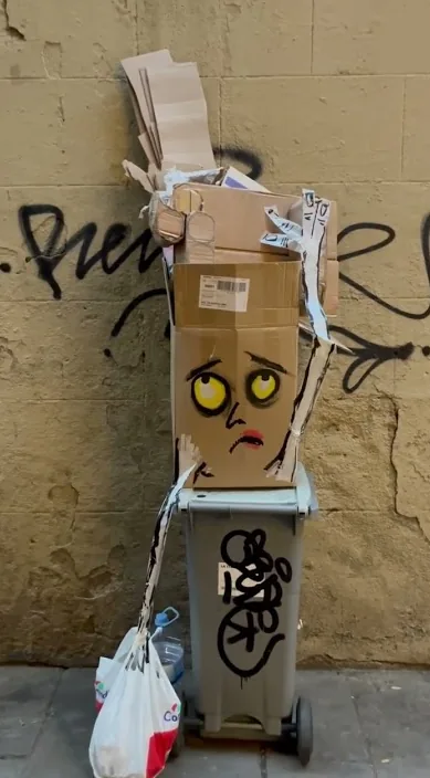 Sin título. www. es – street art in Barcelona: scene from the Art Is Trash video by Francisco de Pájaro