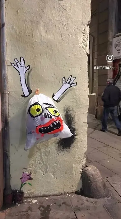 TAG #arteurbano #franciscodepajaro #art #trashart #arteurbano Tag – street art in Barcelona: scene from the Art Is Trash video by Francisco de Pájaro