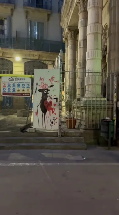 Territorio indio. www. es – street art in Barcelona: scene from the Art Is Trash video by Francisco de Pájaro