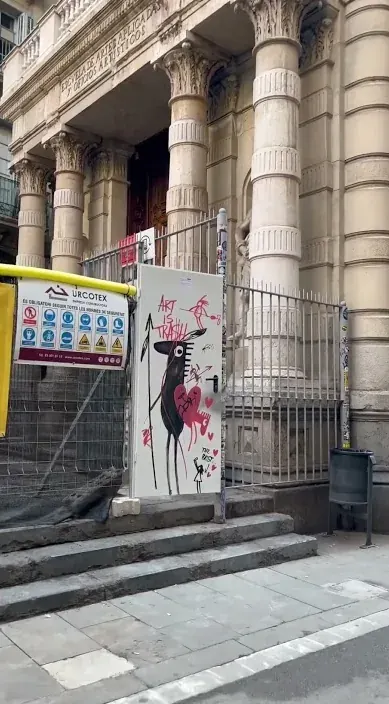 THE BEST/el mejor. www. es – street art in Barcelona: scene from the Art Is Trash video by Francisco de Pájaro