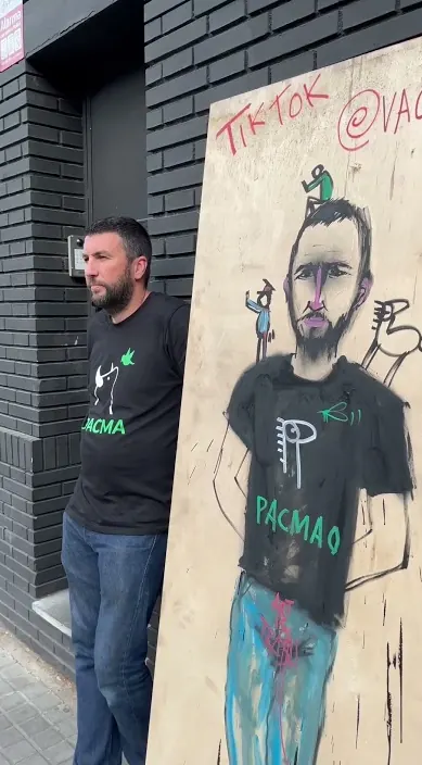 TONI @Vaciamos es – street art: scene from the Art Is Trash video by Francisco de Pájaro