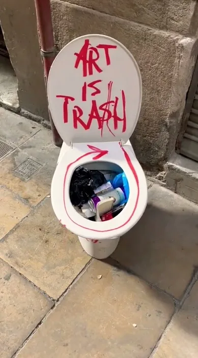 Trash – street art in Barcelona: scene from the Art Is Trash video by Francisco de Pájaro