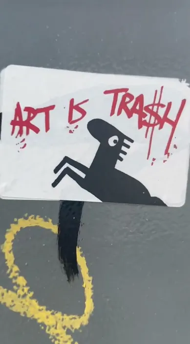UNIDOS PARA TODA LA VIDA. 👉artistrash.es #art #arteurbano #streetart #arte #urbanart #painting Unidos para toda la vida. es – street art in Barcelona: scene from the Art Is Trash video by Francisco de Pájaro