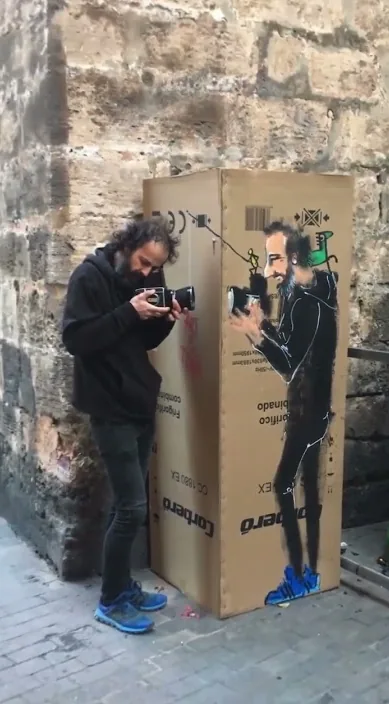 Valencia es – street art: scene from the Art Is Trash video by Francisco de Pájaro