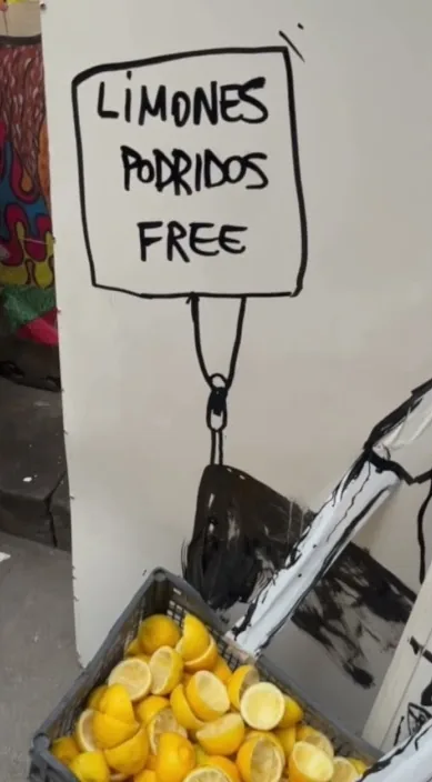 Vendo limones. es – street art: scene from the Art Is Trash video by Francisco de Pájaro