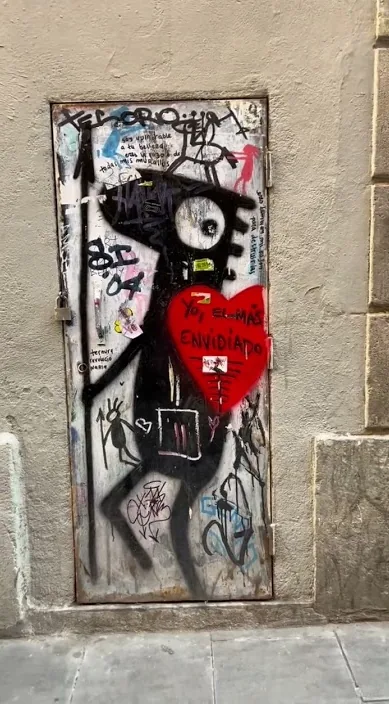Yo, el más envidiado. es – street art: scene from the Art Is Trash video by Francisco de Pájaro